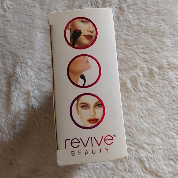 🌺 NIB Revive Beauty 4 in 1 Micro Needle Facial Roller - Picture 3 of 5